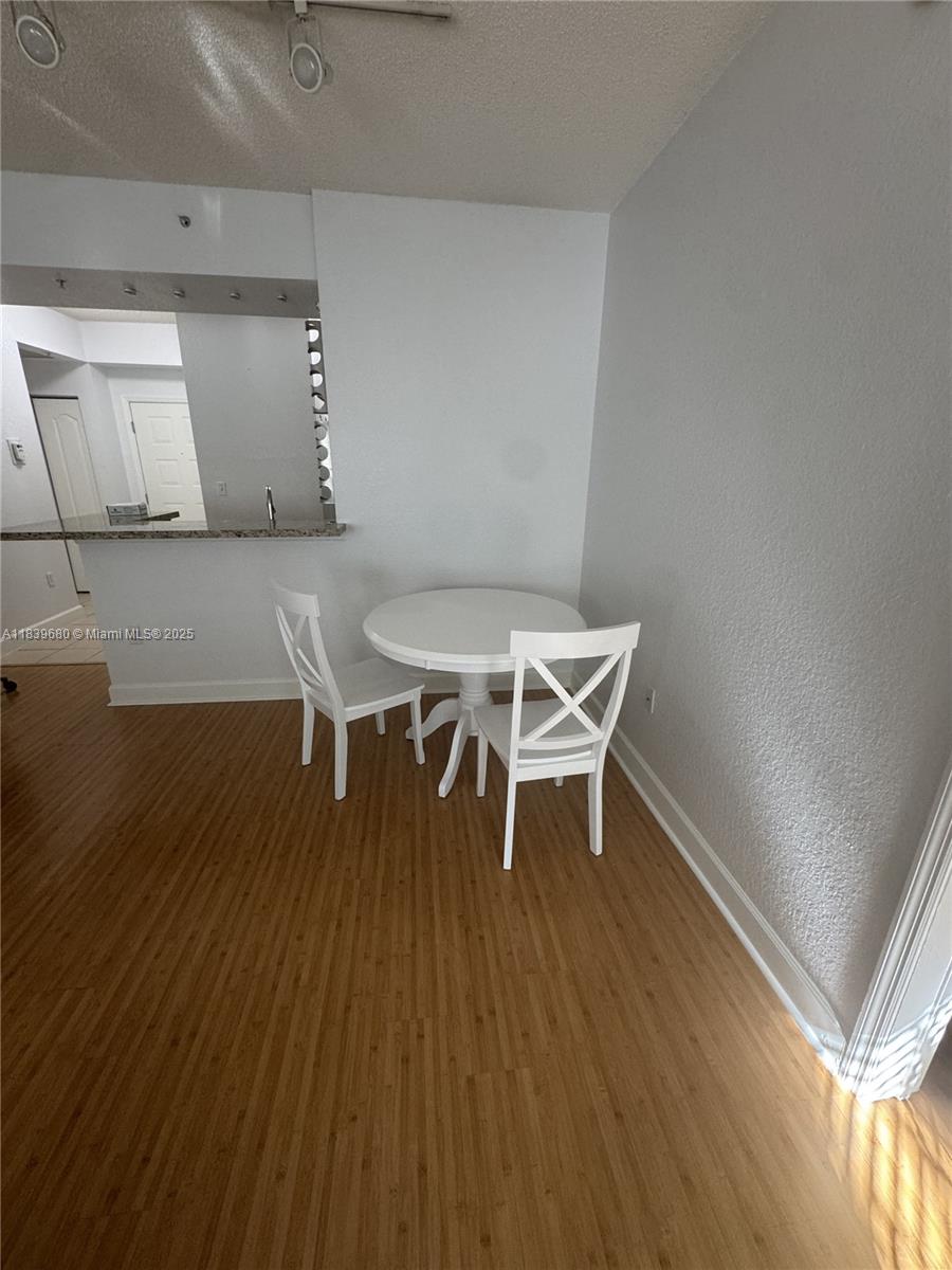 VALENCIA CONDO - Residential