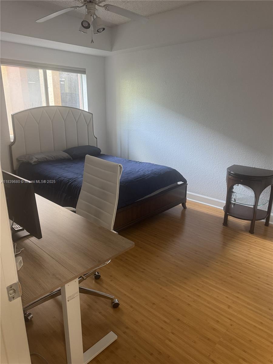 VALENCIA CONDO - Residential