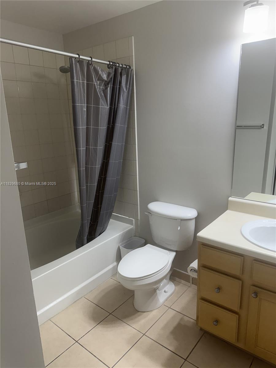 VALENCIA CONDO - Residential