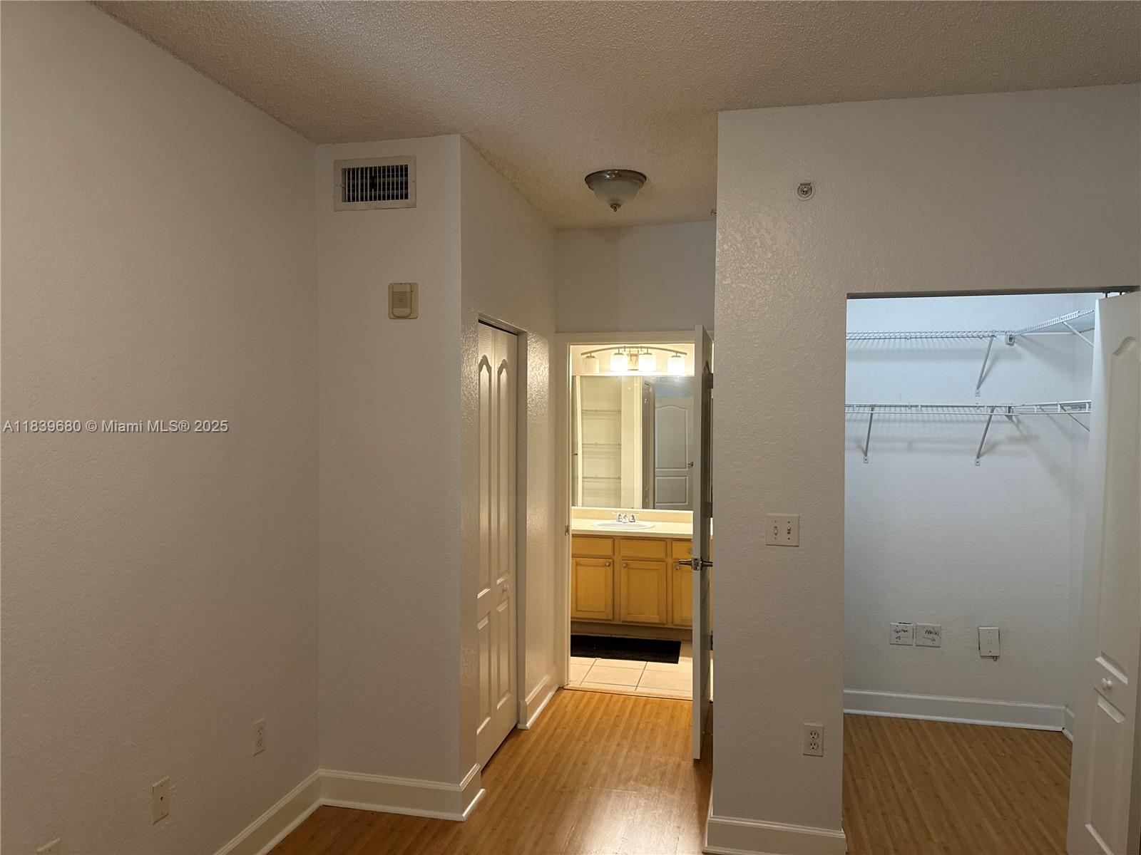 VALENCIA CONDO - Residential