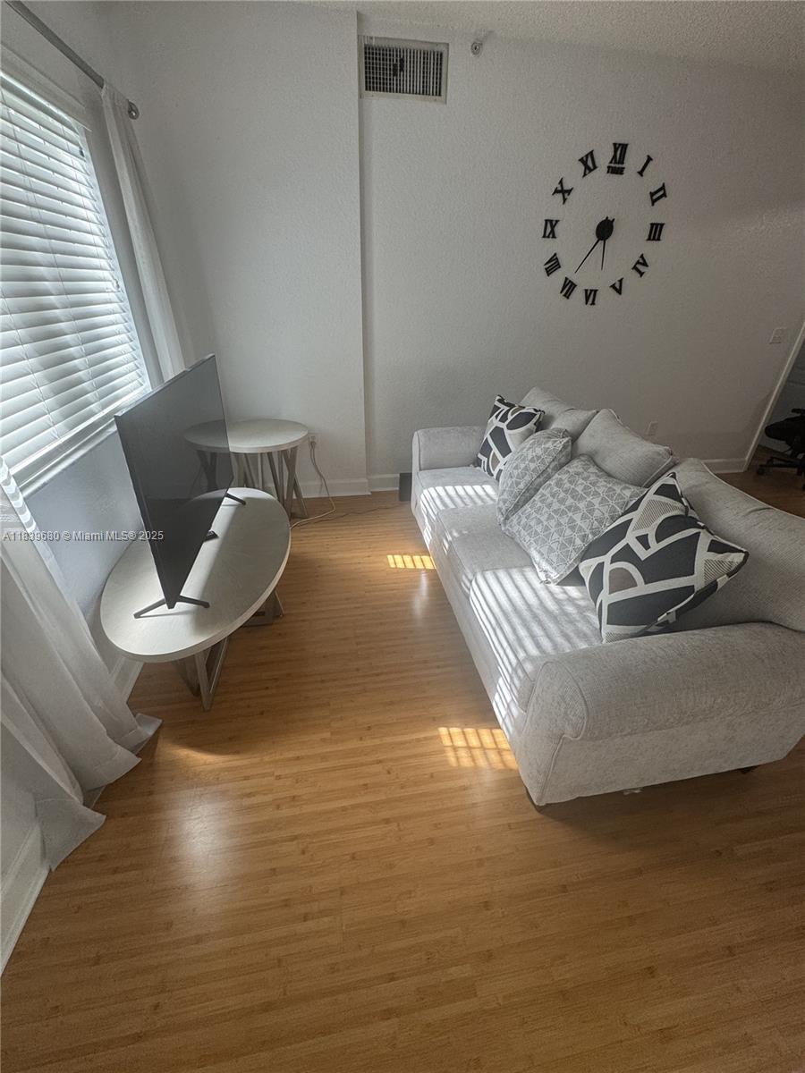 VALENCIA CONDO - Residential