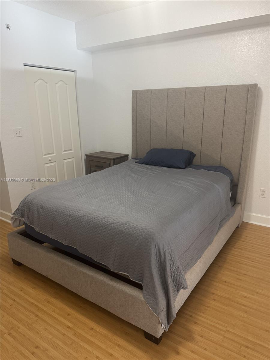 VALENCIA CONDO - Residential