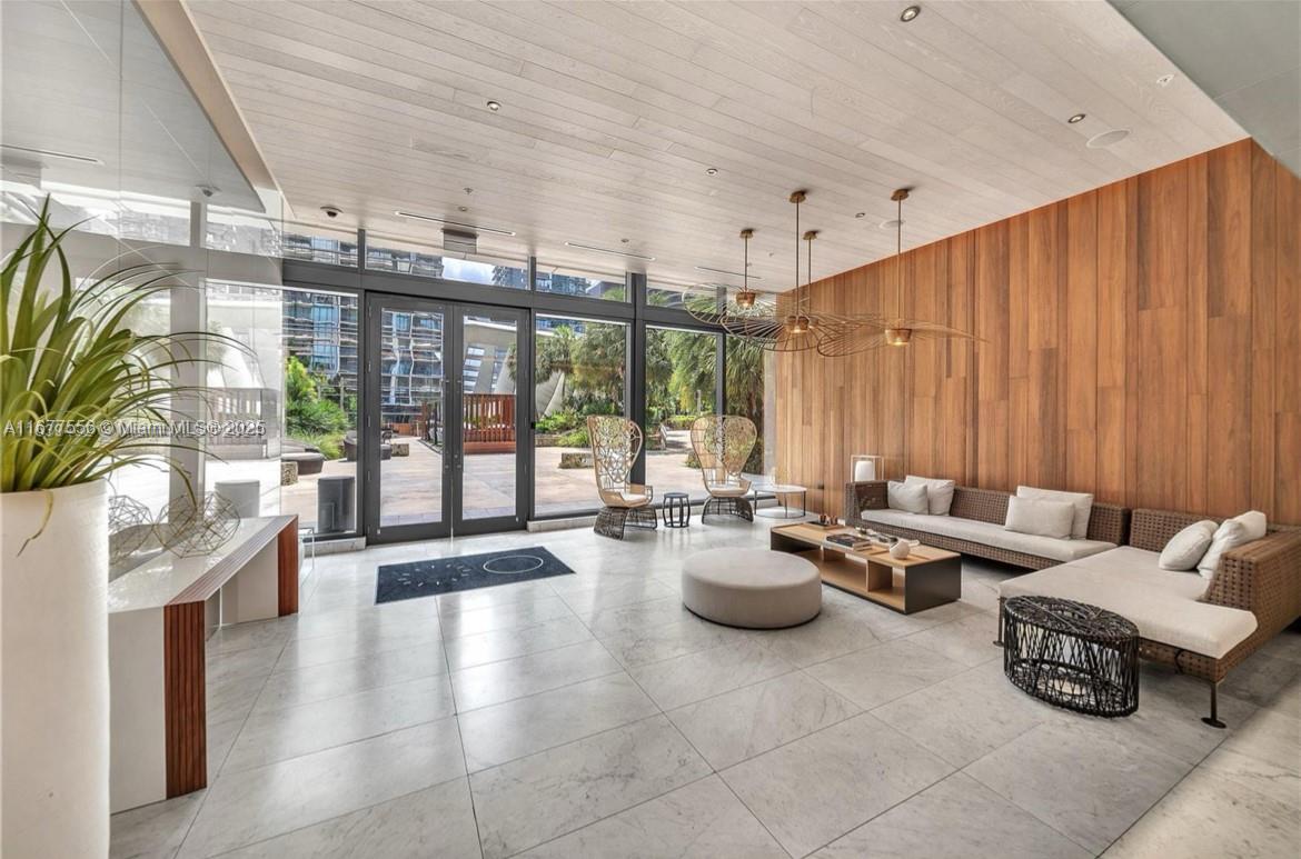 RISE CONDO - Residential