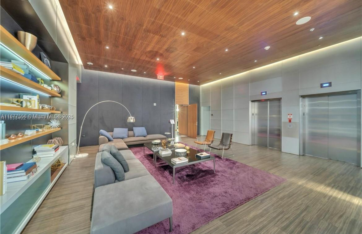 RISE CONDO - Residential