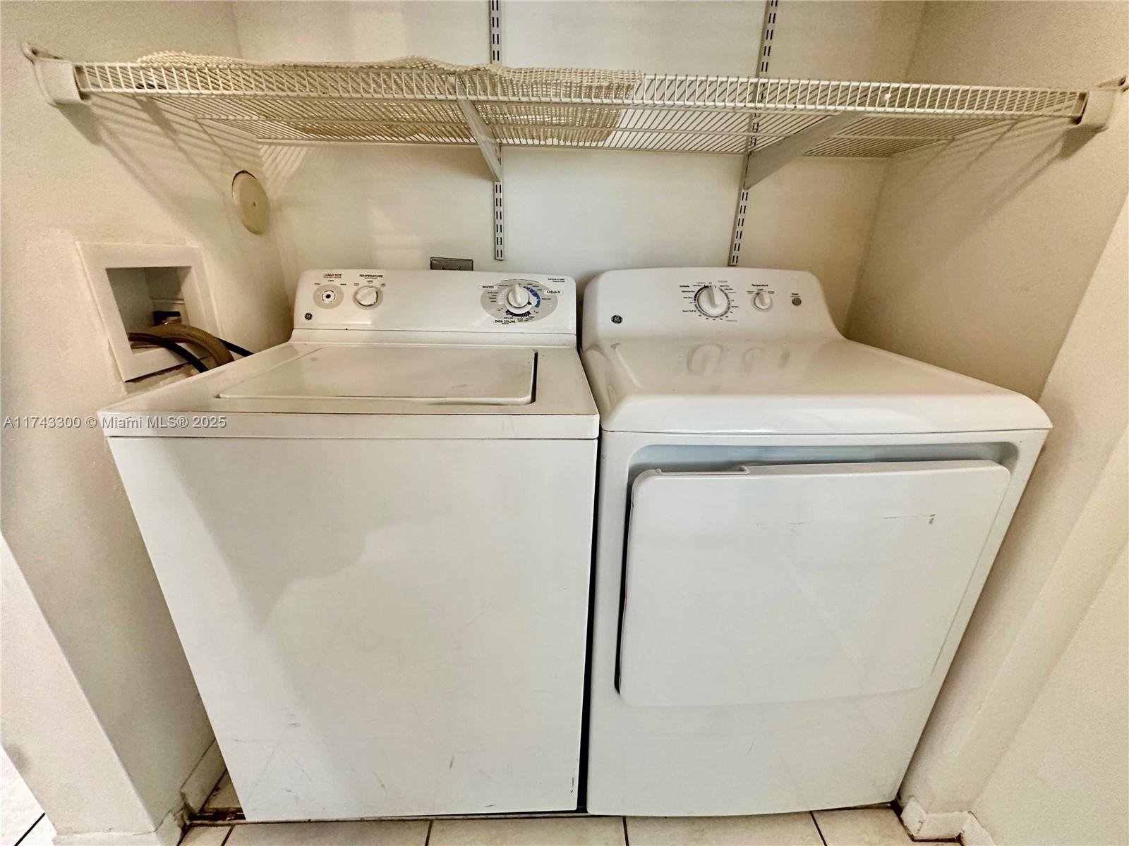 LAKESHORE AT UNIVERSITY P - Residential