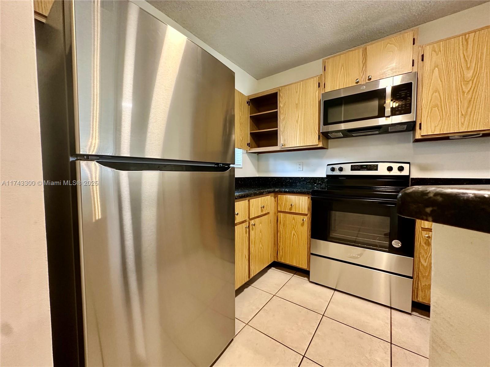 LAKESHORE AT UNIVERSITY P - Residential