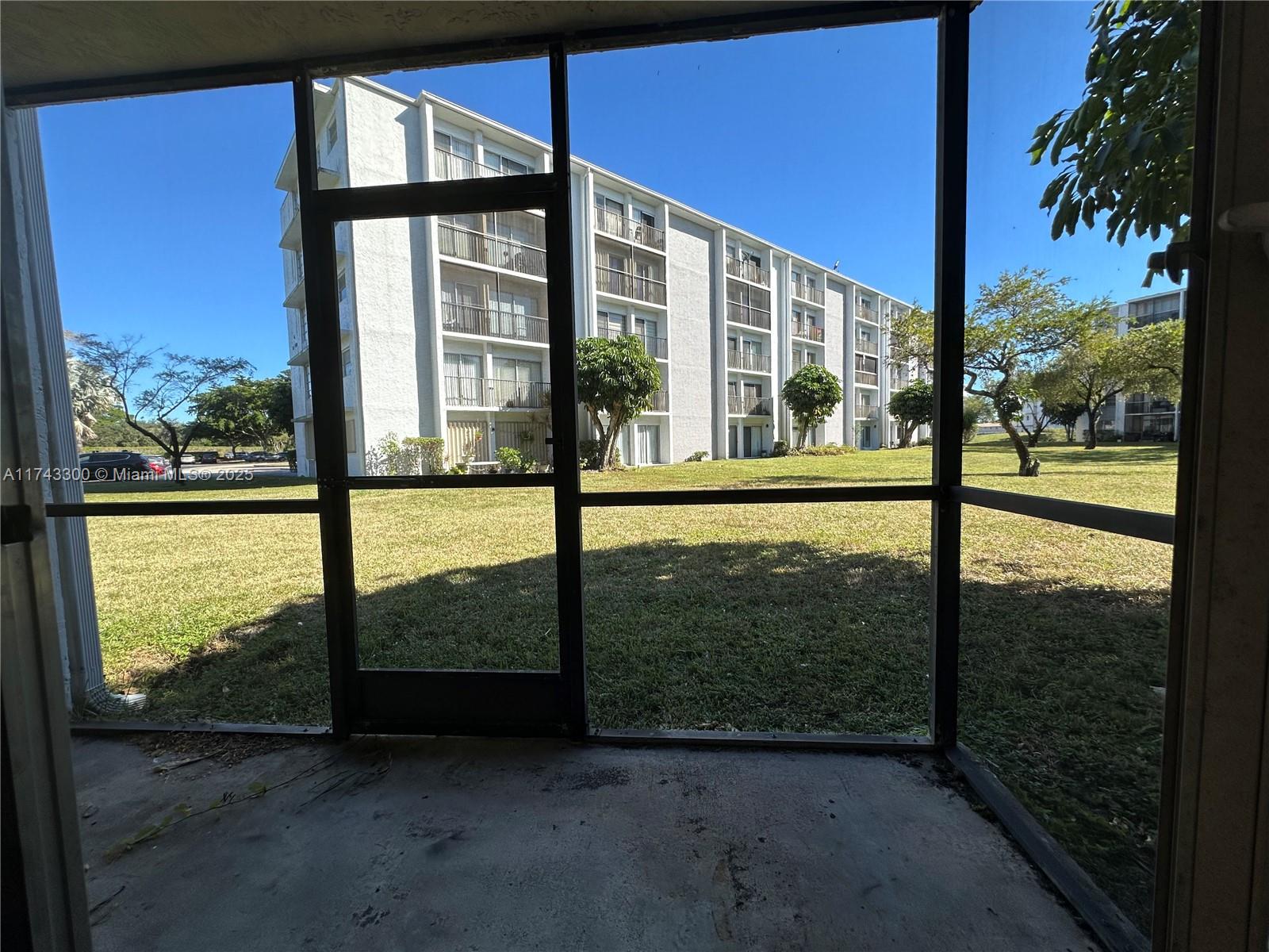 LAKESHORE AT UNIVERSITY P - Residential