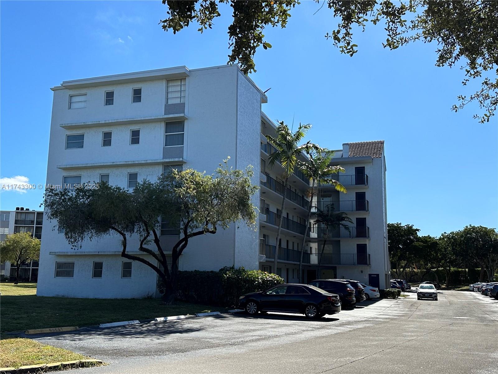 LAKESHORE AT UNIVERSITY P - Residential