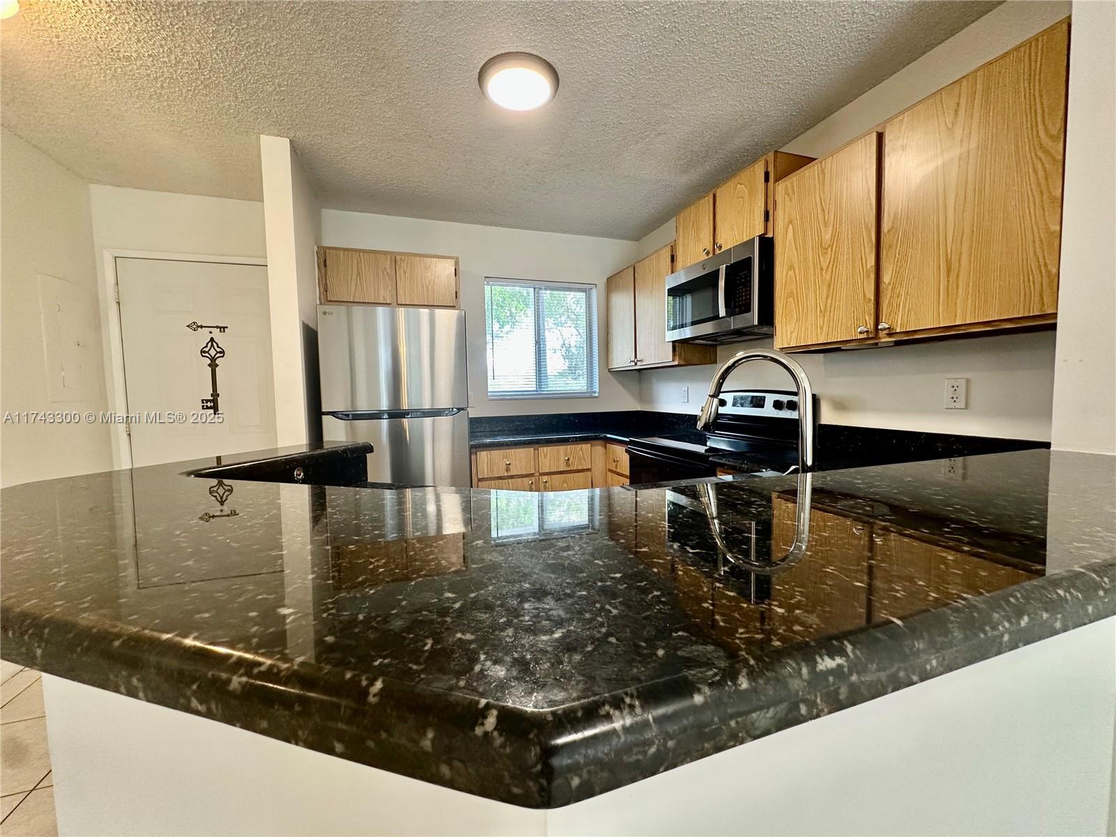 LAKESHORE AT UNIVERSITY P - Residential