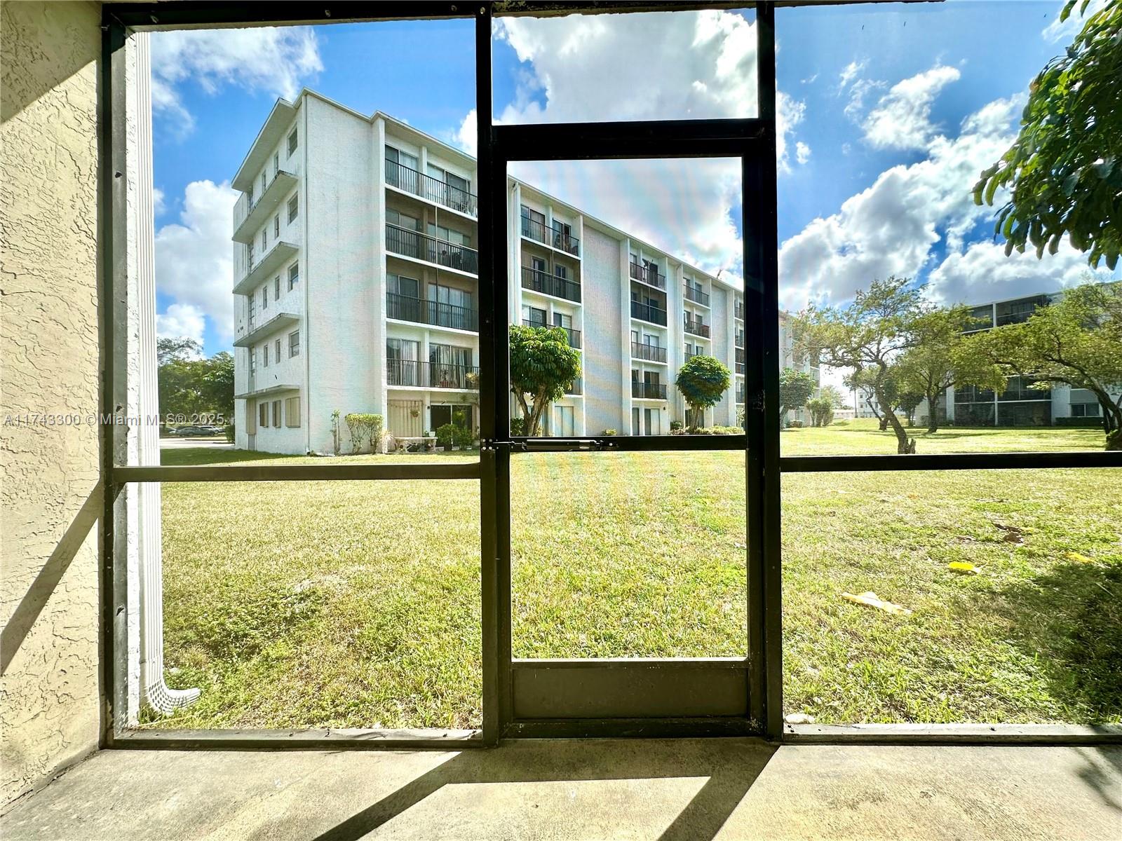 LAKESHORE AT UNIVERSITY P - Residential