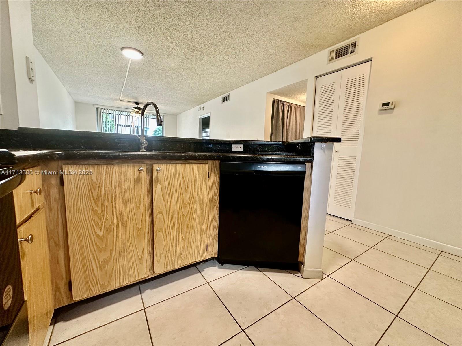 LAKESHORE AT UNIVERSITY P - Residential