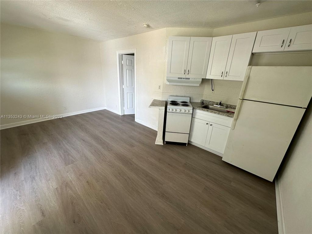 Photo of 262 SW 23rd St #4, Fort Lauderdale, FL 33315 (MLS # A11353243)