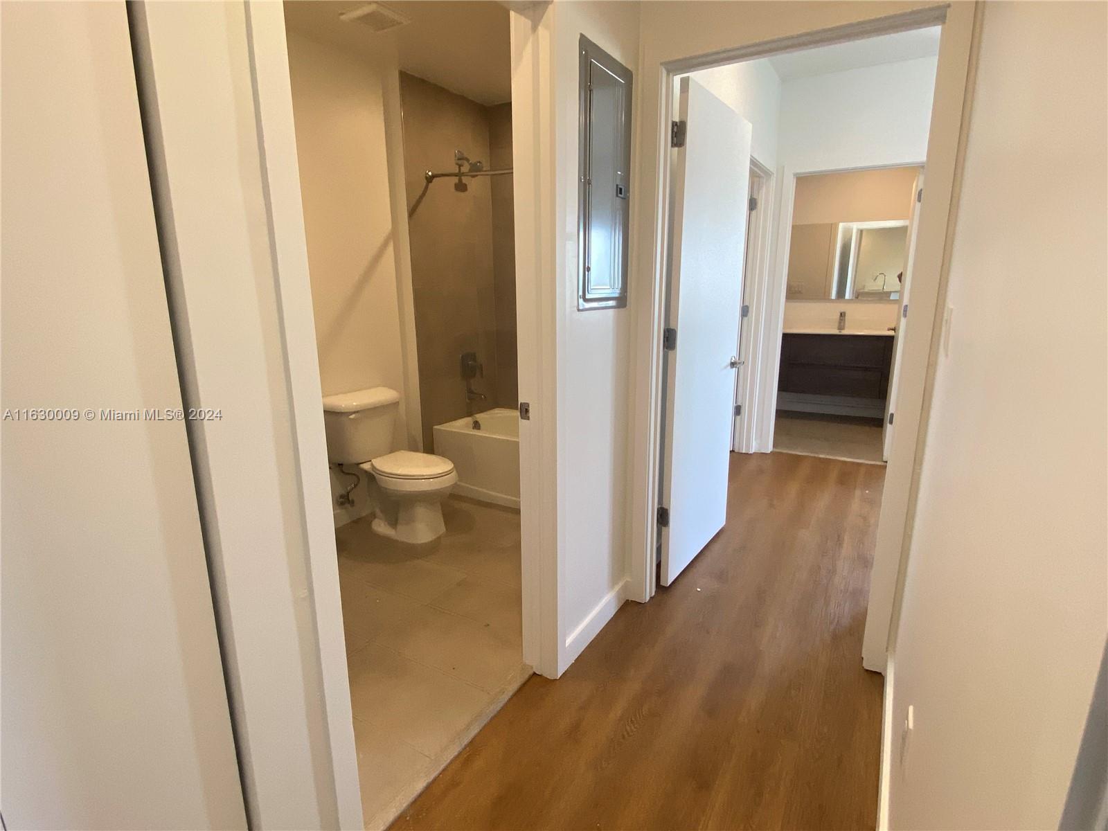 HOLLYWOOD VIEW - Residential Lease