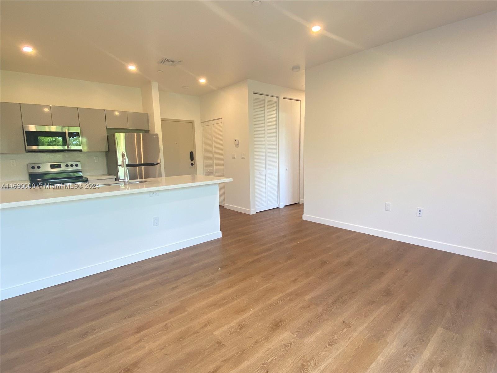 HOLLYWOOD VIEW - Residential Lease
