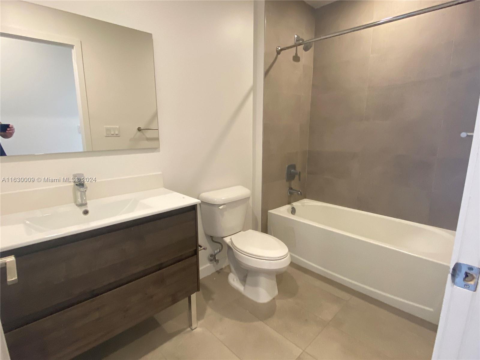 HOLLYWOOD VIEW - Residential Lease