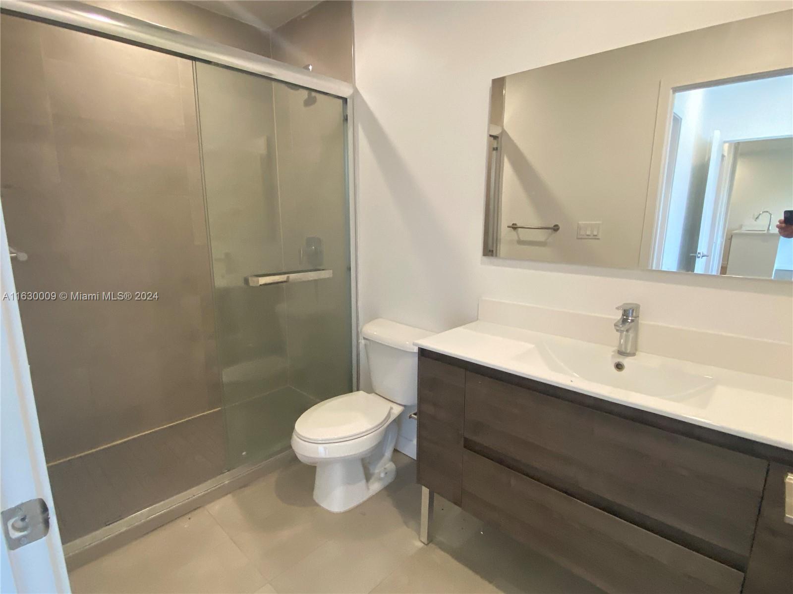 HOLLYWOOD VIEW - Residential Lease