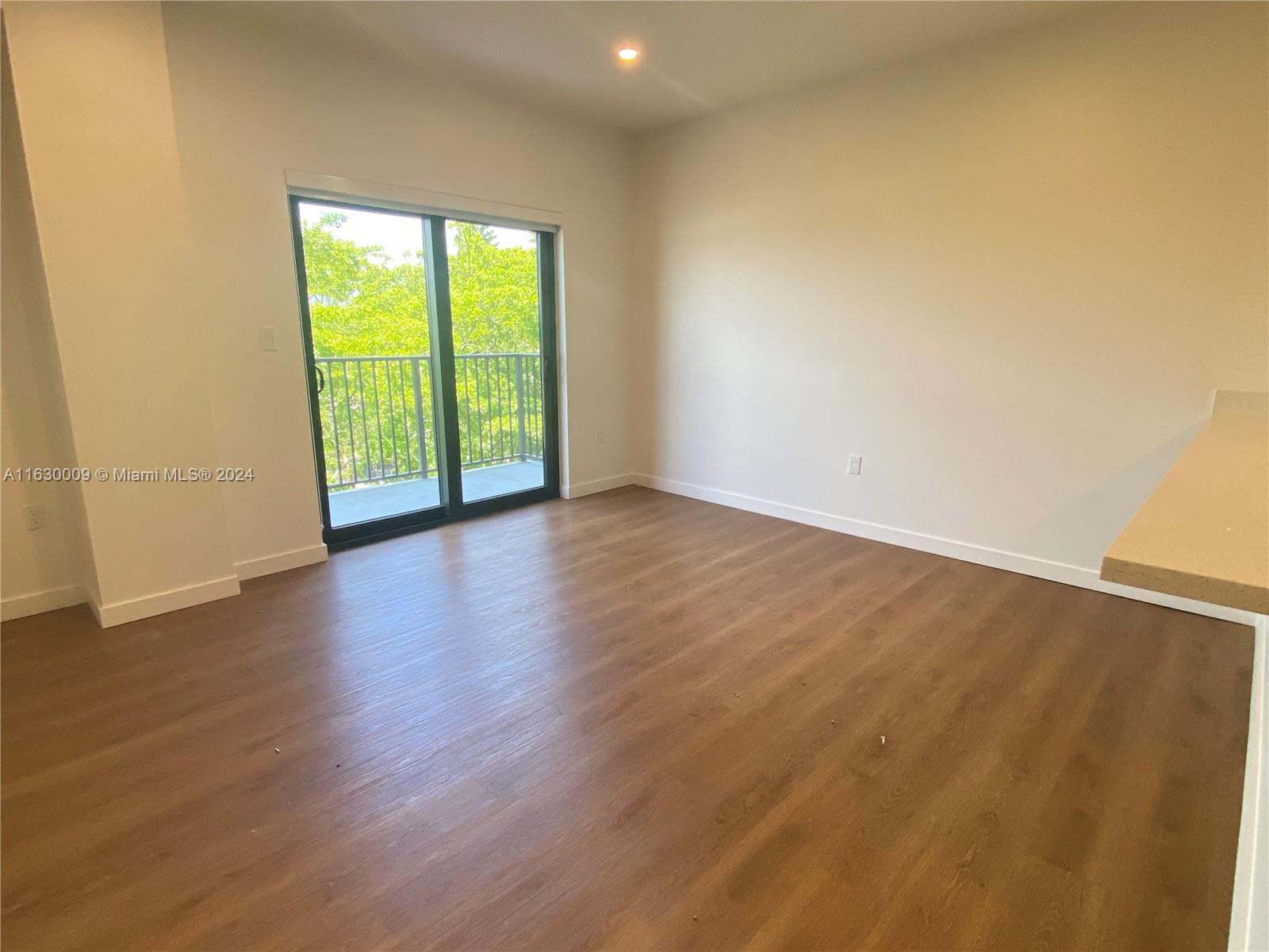 HOLLYWOOD VIEW - Residential Lease