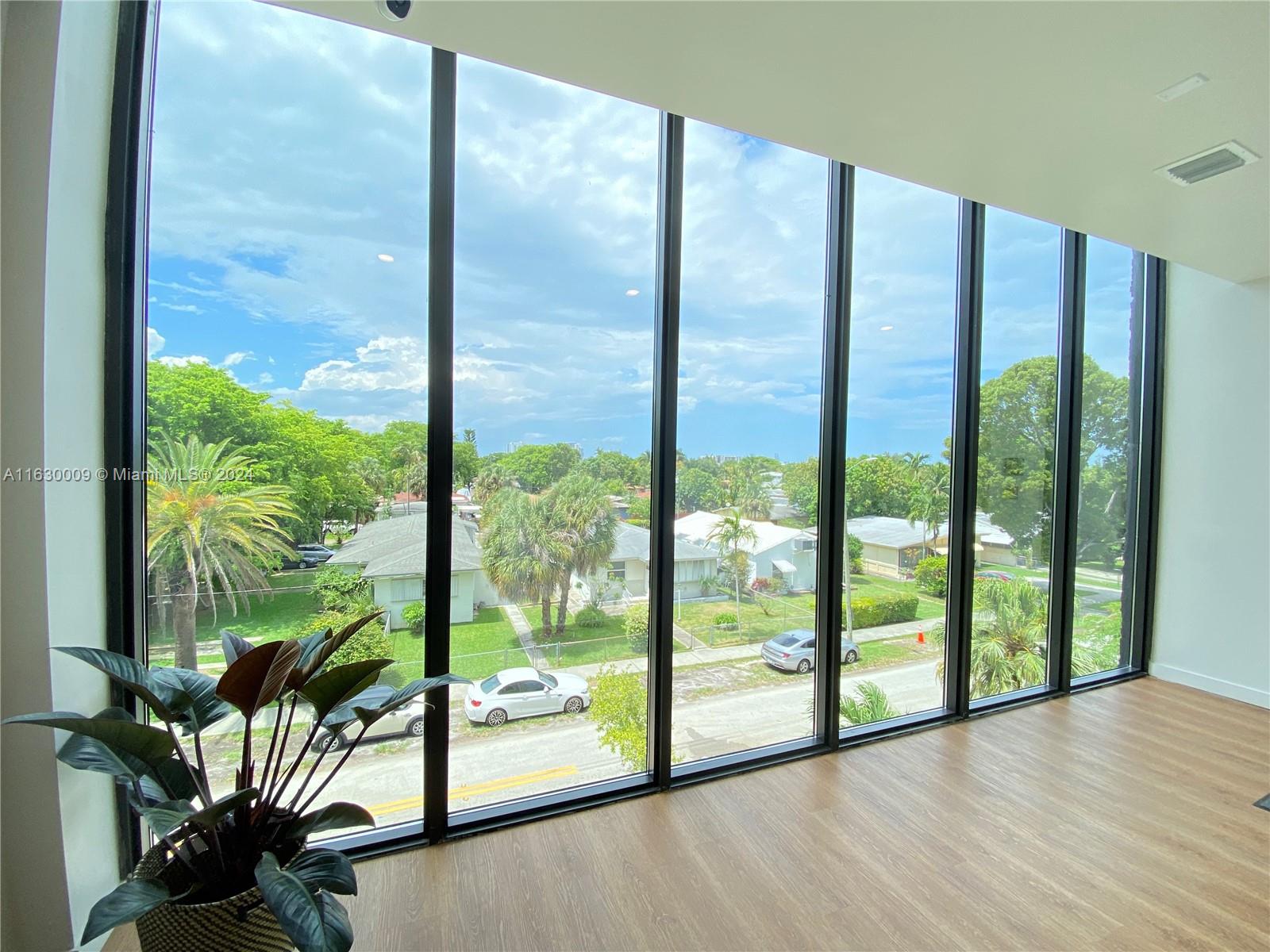 HOLLYWOOD VIEW - Residential Lease