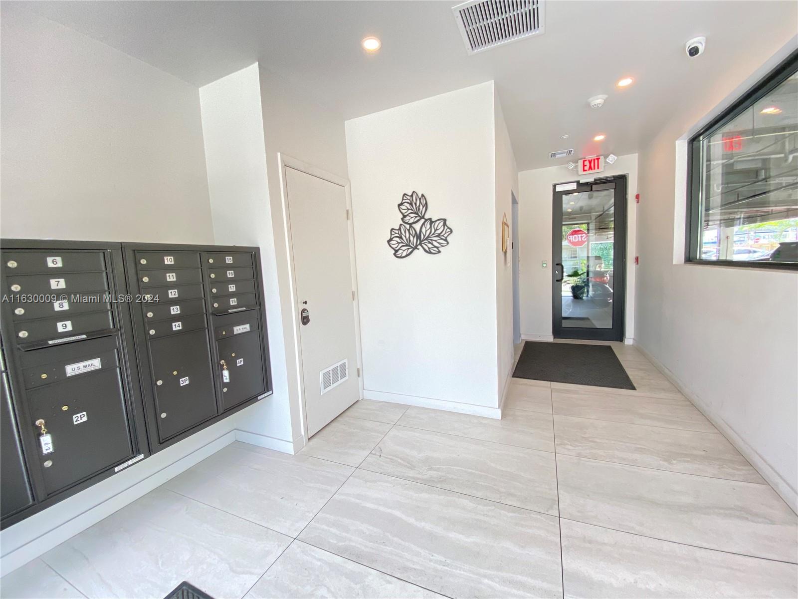 HOLLYWOOD VIEW - Residential Lease