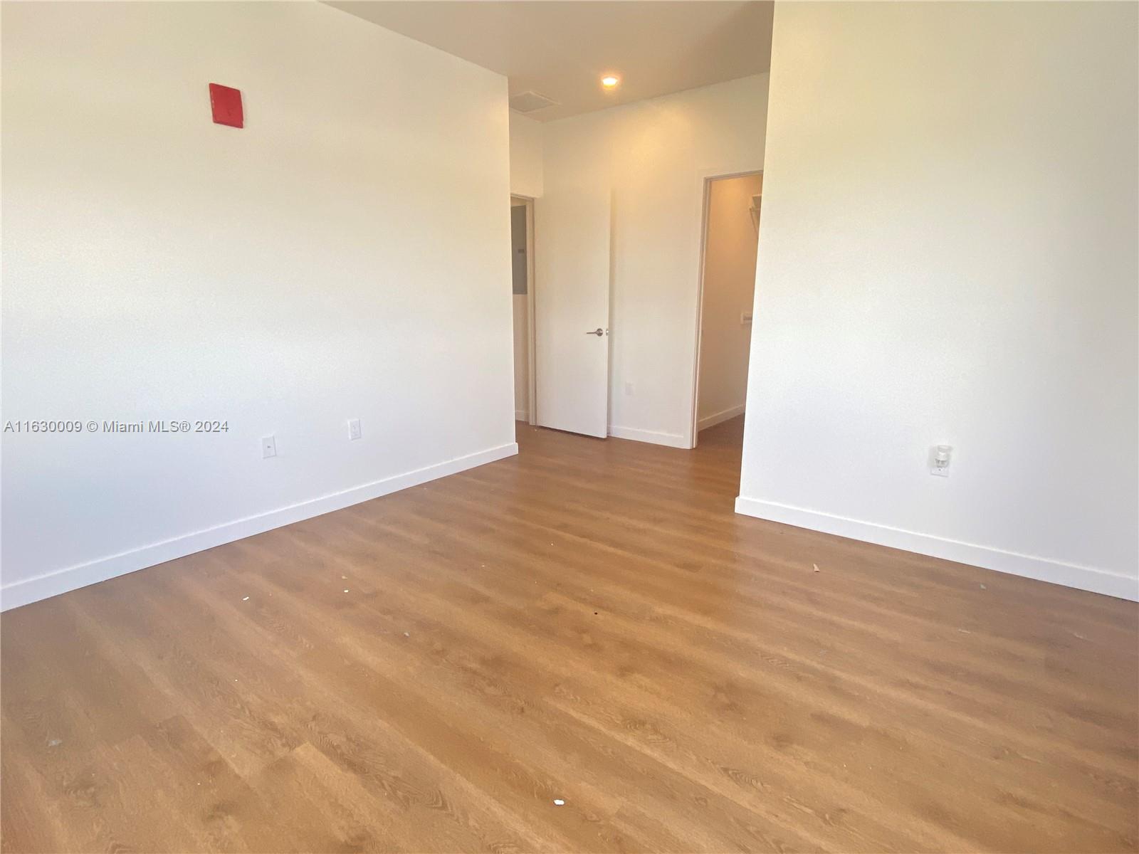 HOLLYWOOD VIEW - Residential Lease