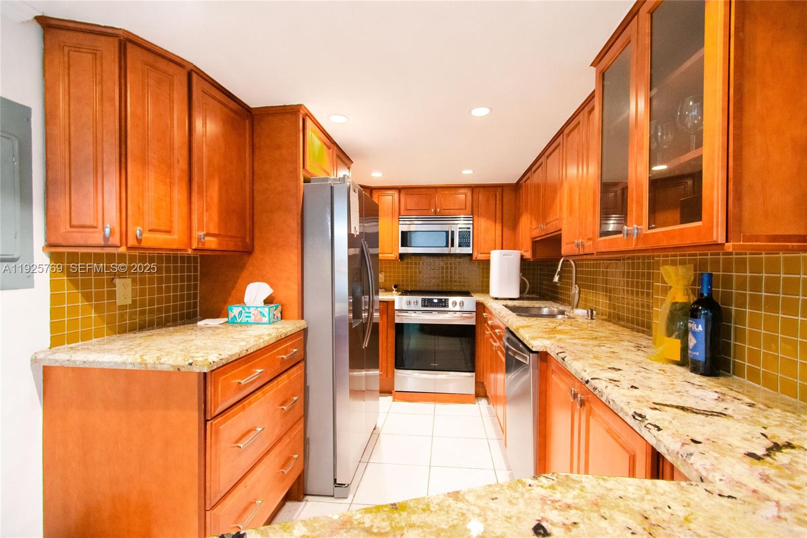 THE GEORGIAN #906 CONDO - Residential