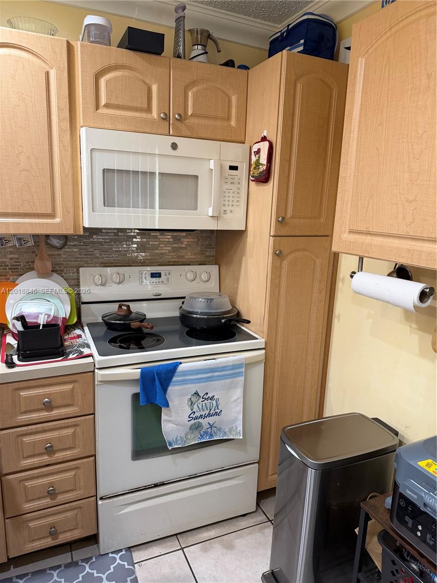 THE MEADOWS LAKE NORTH CO - Residential