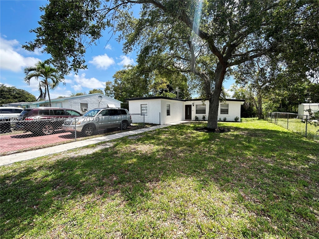 Photo of 404 NW 18th Ave, Fort Lauderdale, FL 33311 (MLS # A12024669)