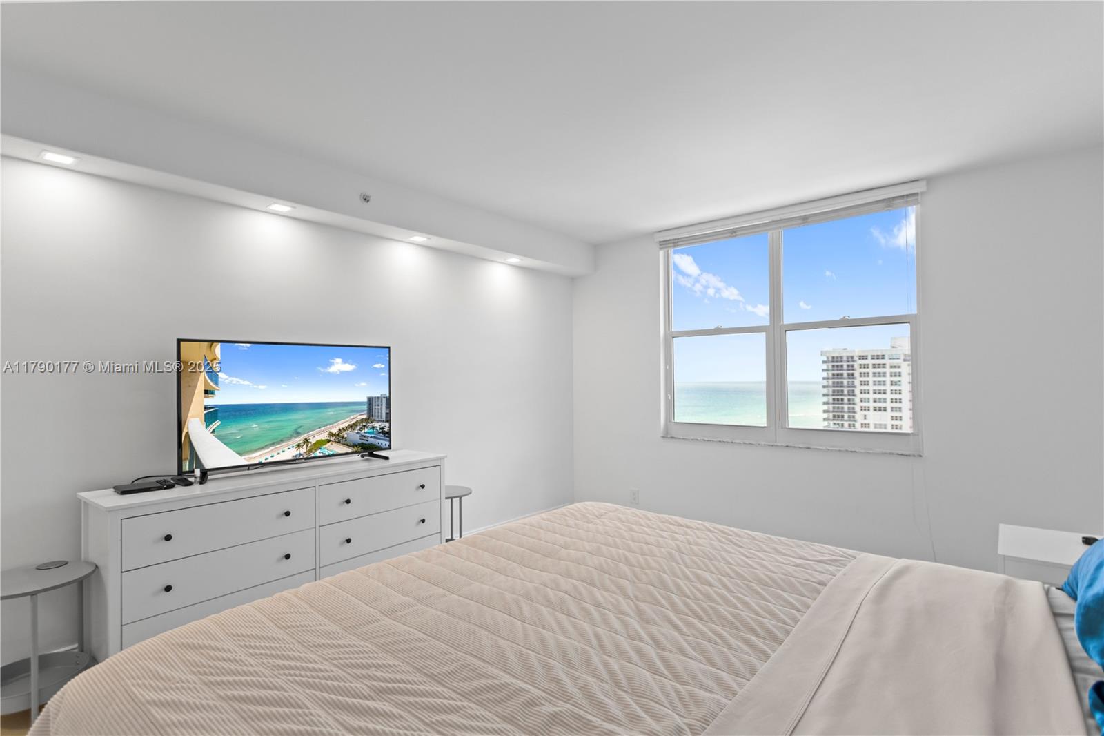 WAVE CONDO - Residential Lease