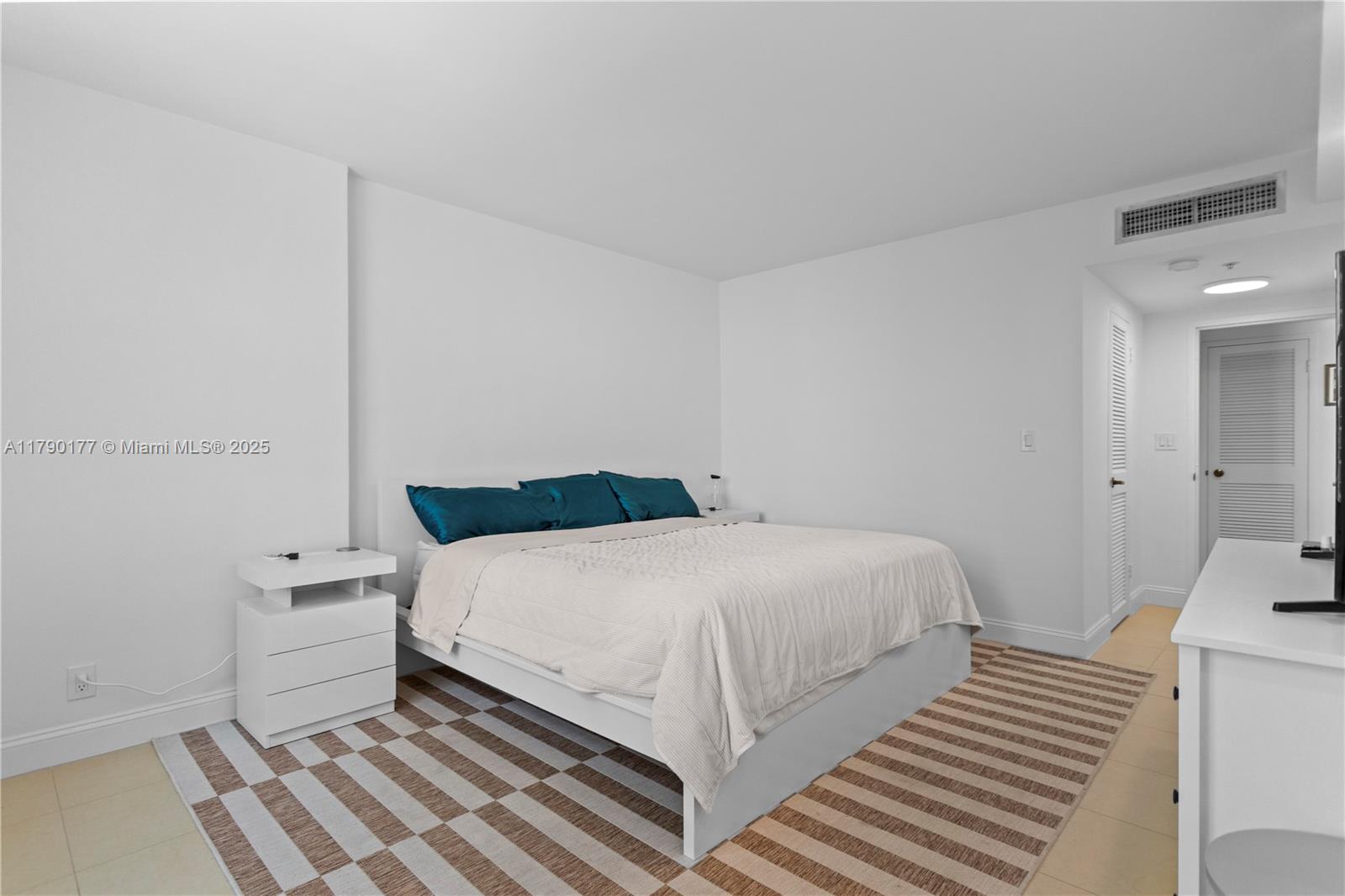 WAVE CONDO - Residential Lease