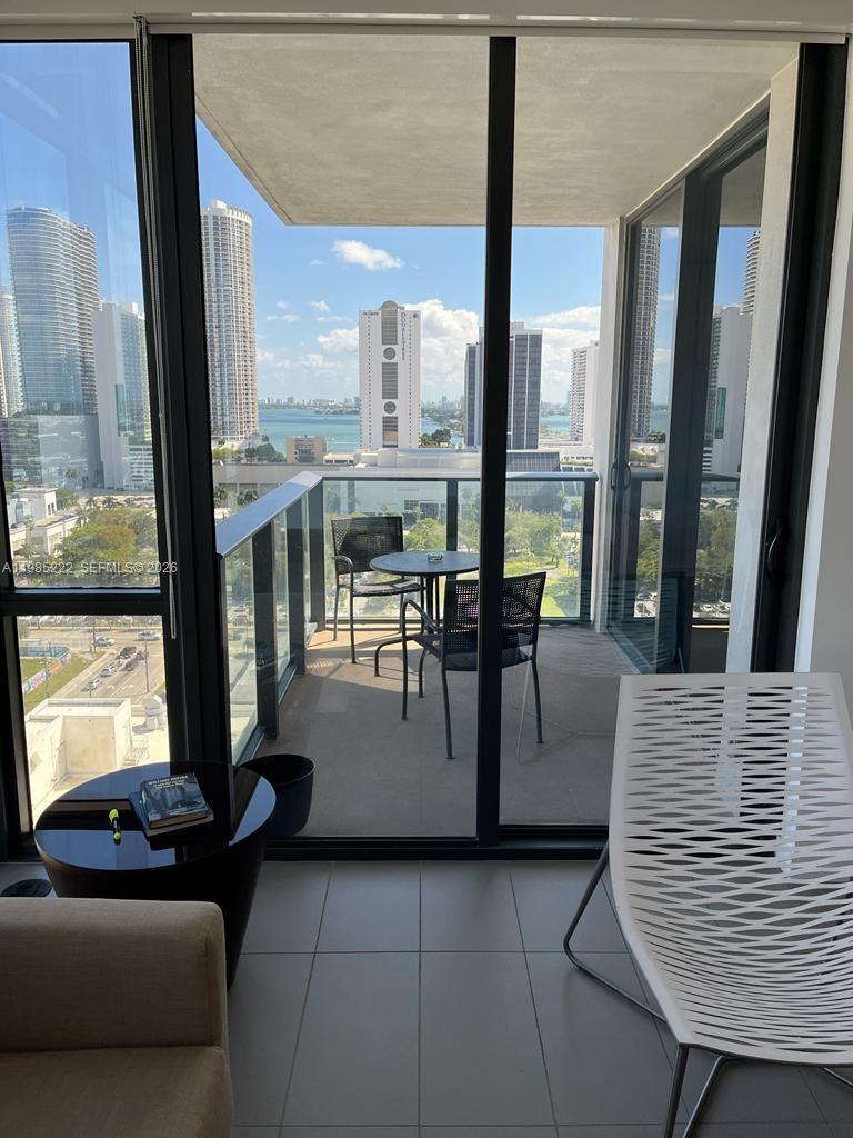 CANVAS CONDO - Residential Lease