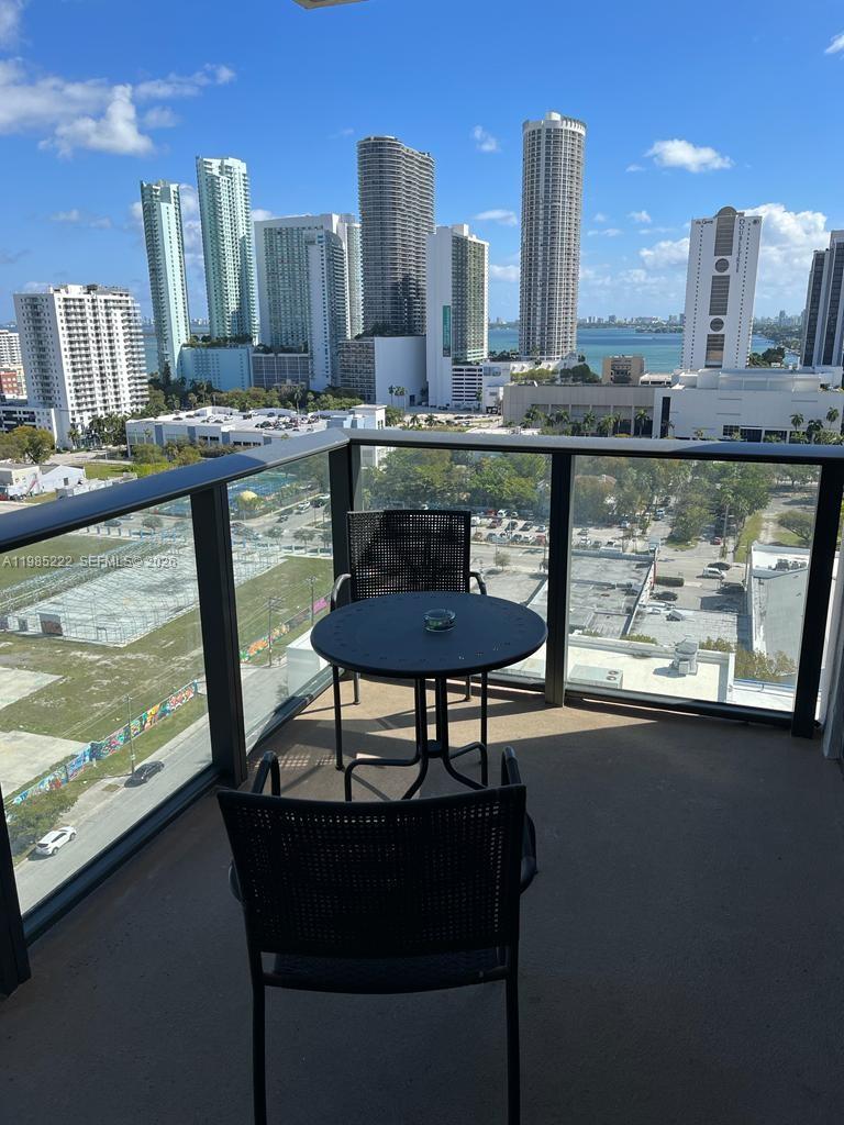 CANVAS CONDO - Residential Lease