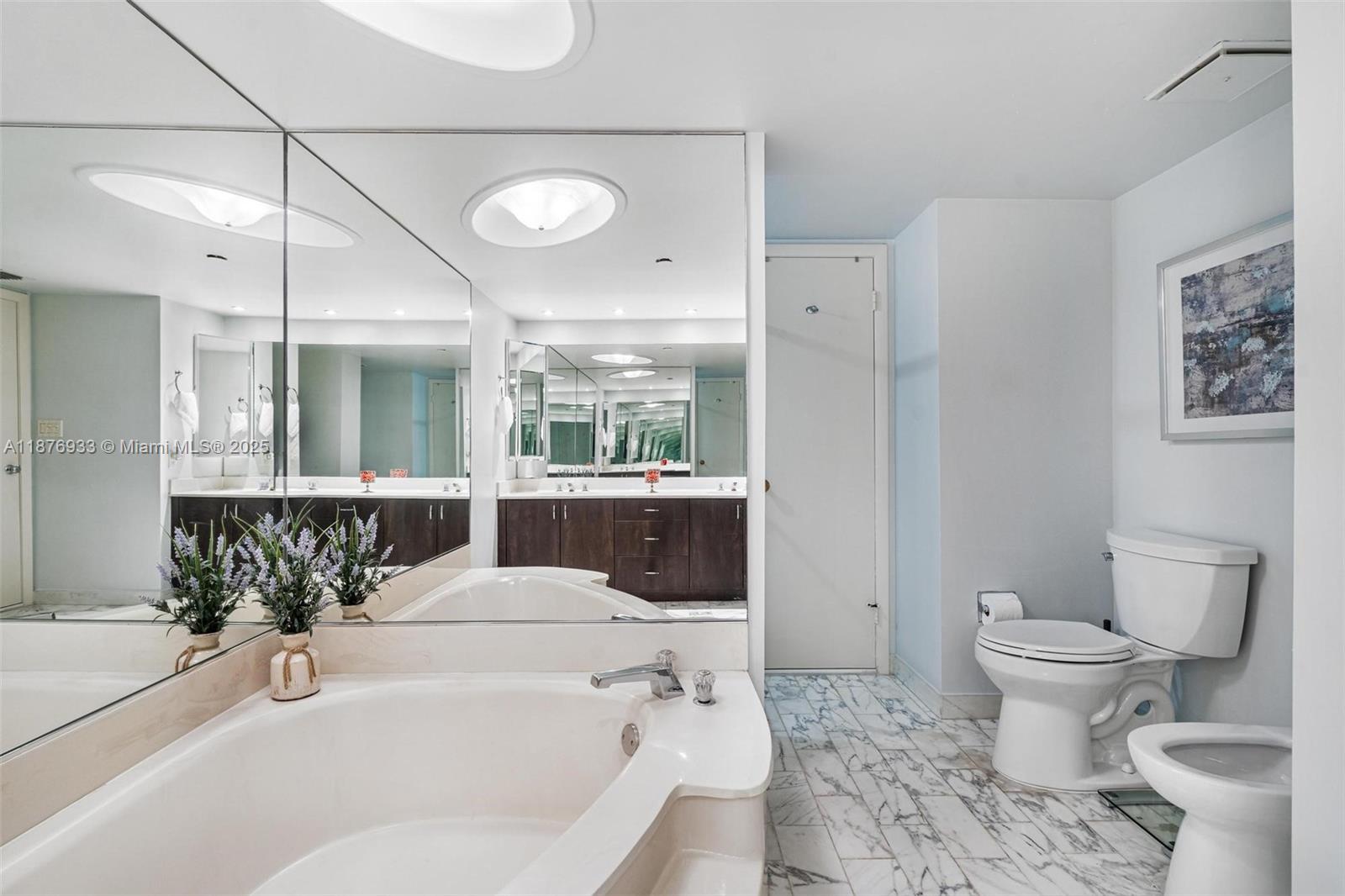 TOWERS OF QUAYSIDE CONDO - Residential