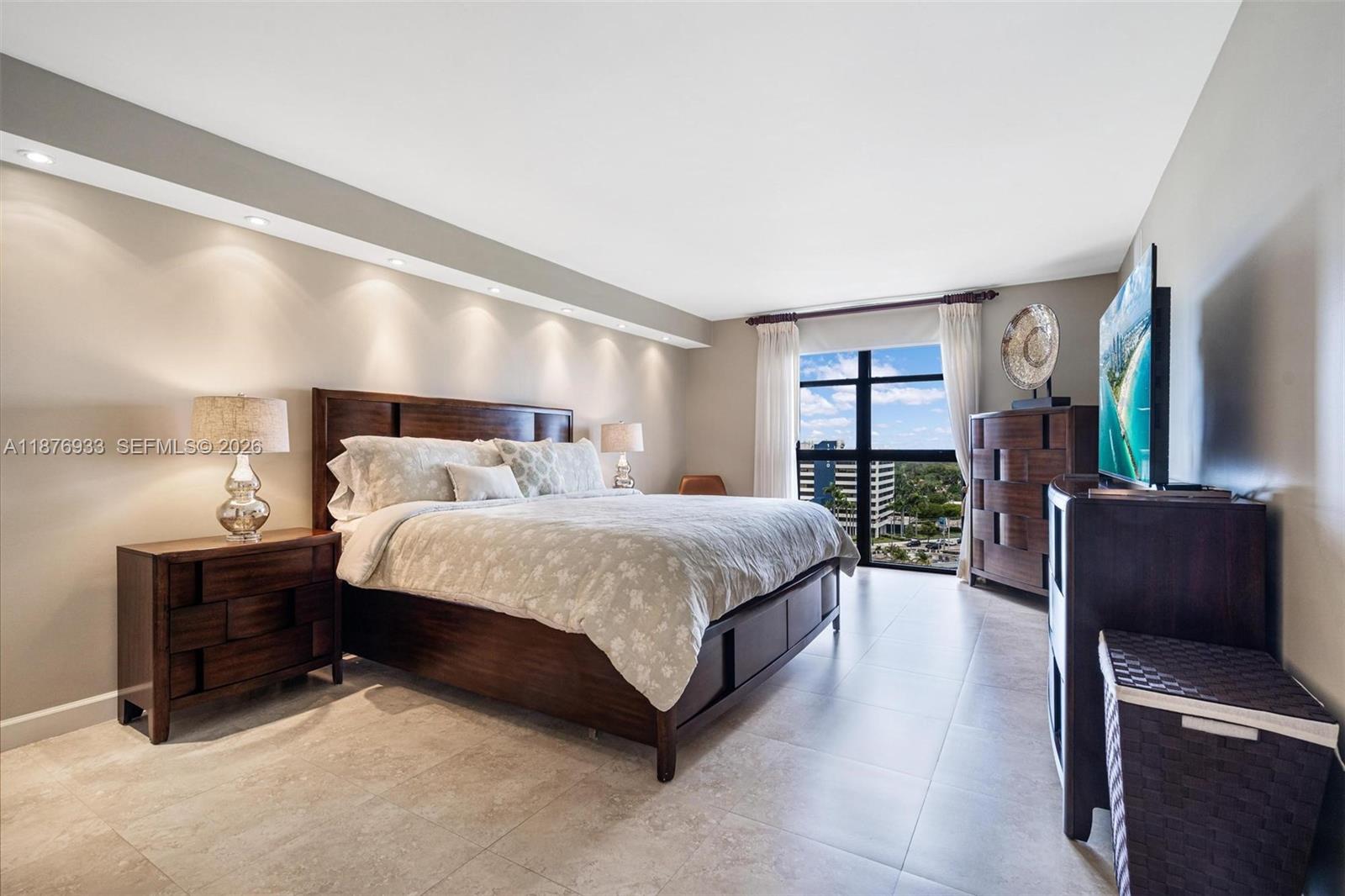 TOWERS OF QUAYSIDE CONDO - Residential