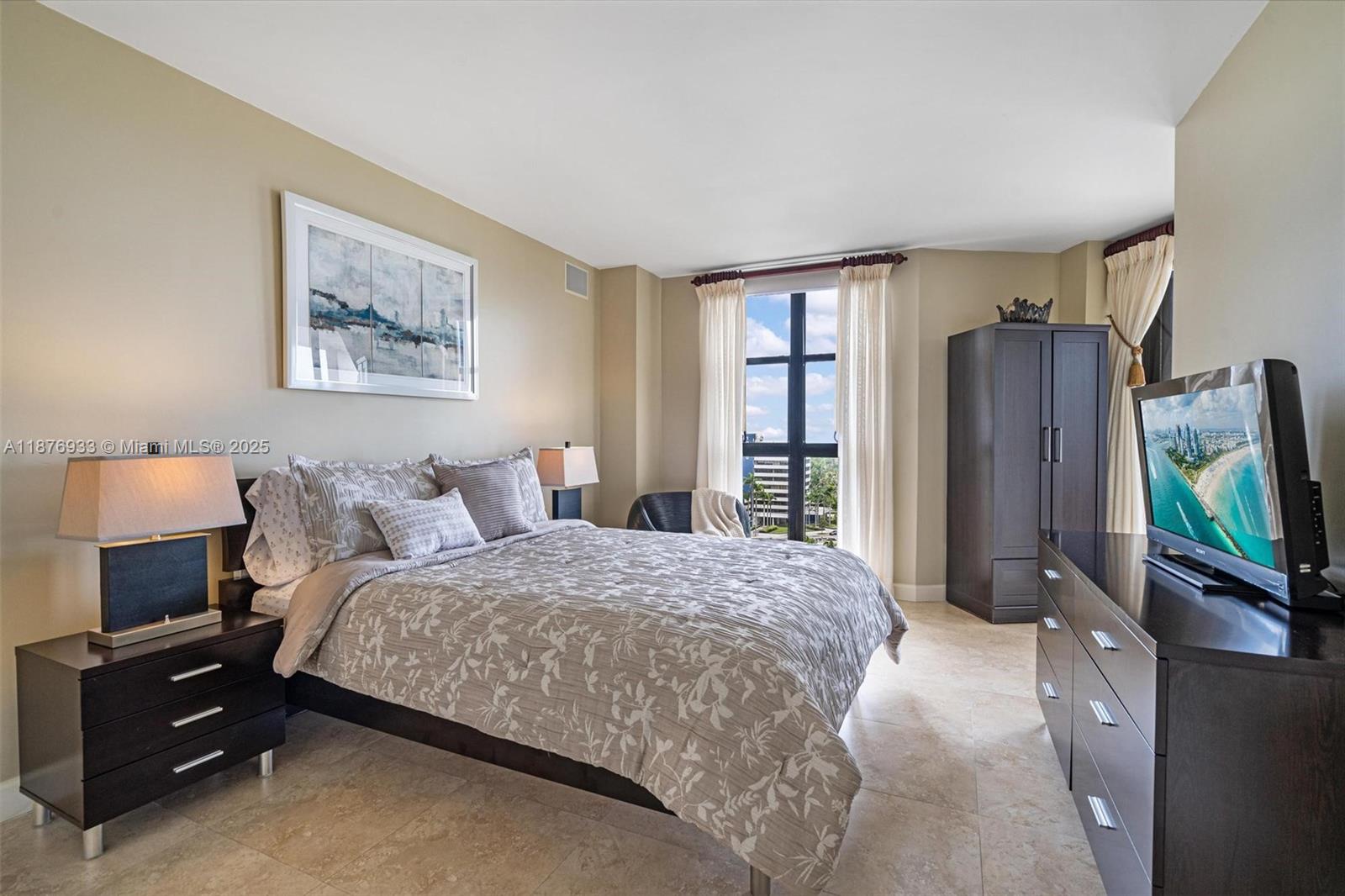 TOWERS OF QUAYSIDE CONDO - Residential