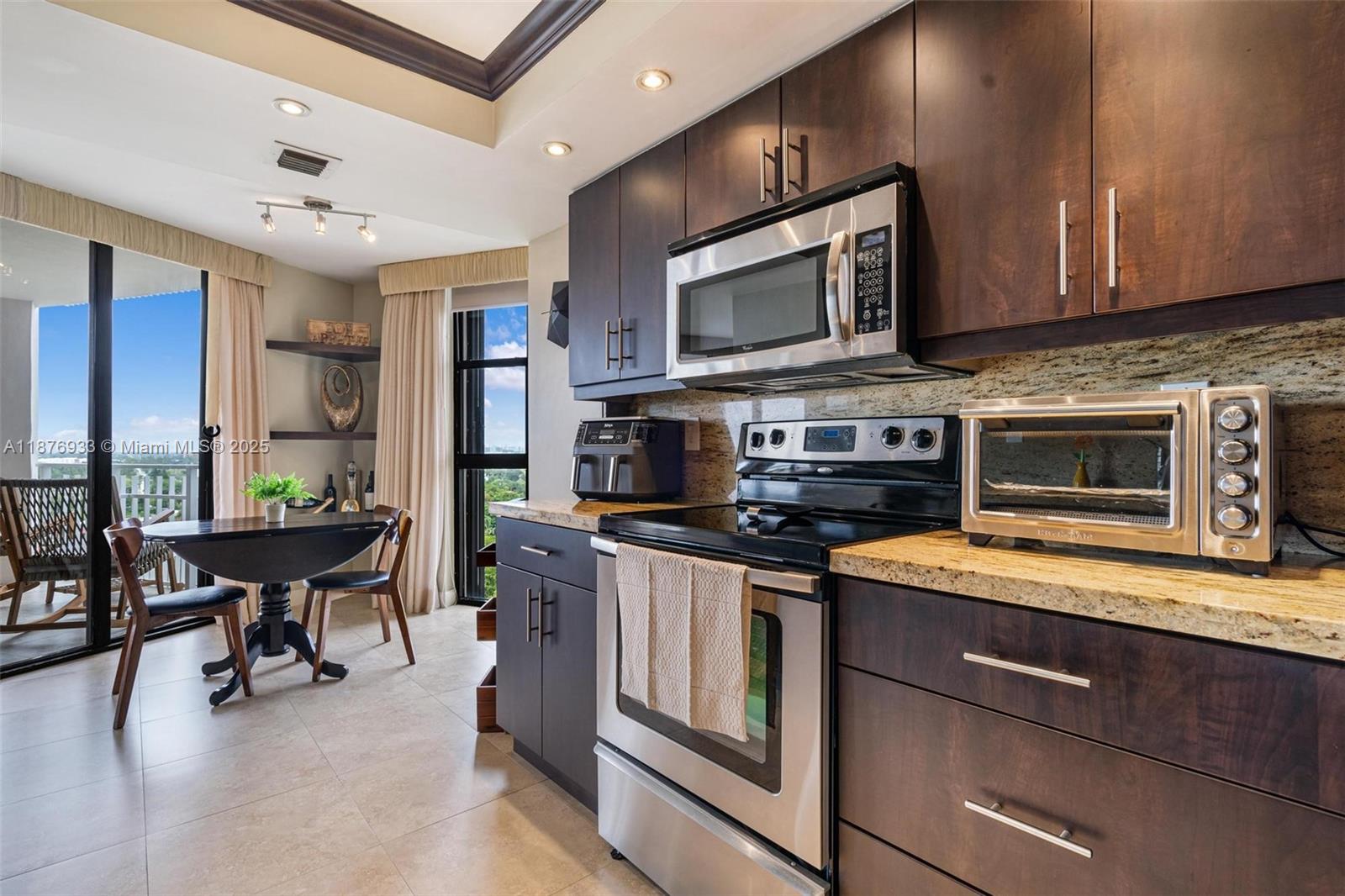 TOWERS OF QUAYSIDE CONDO - Residential