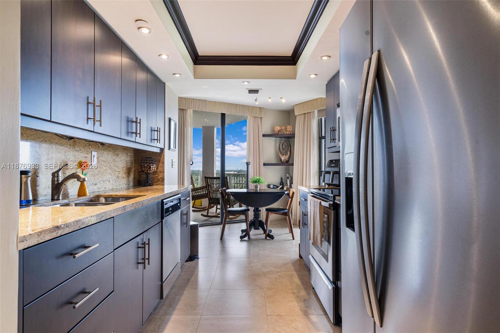 TOWERS OF QUAYSIDE CONDO - Residential