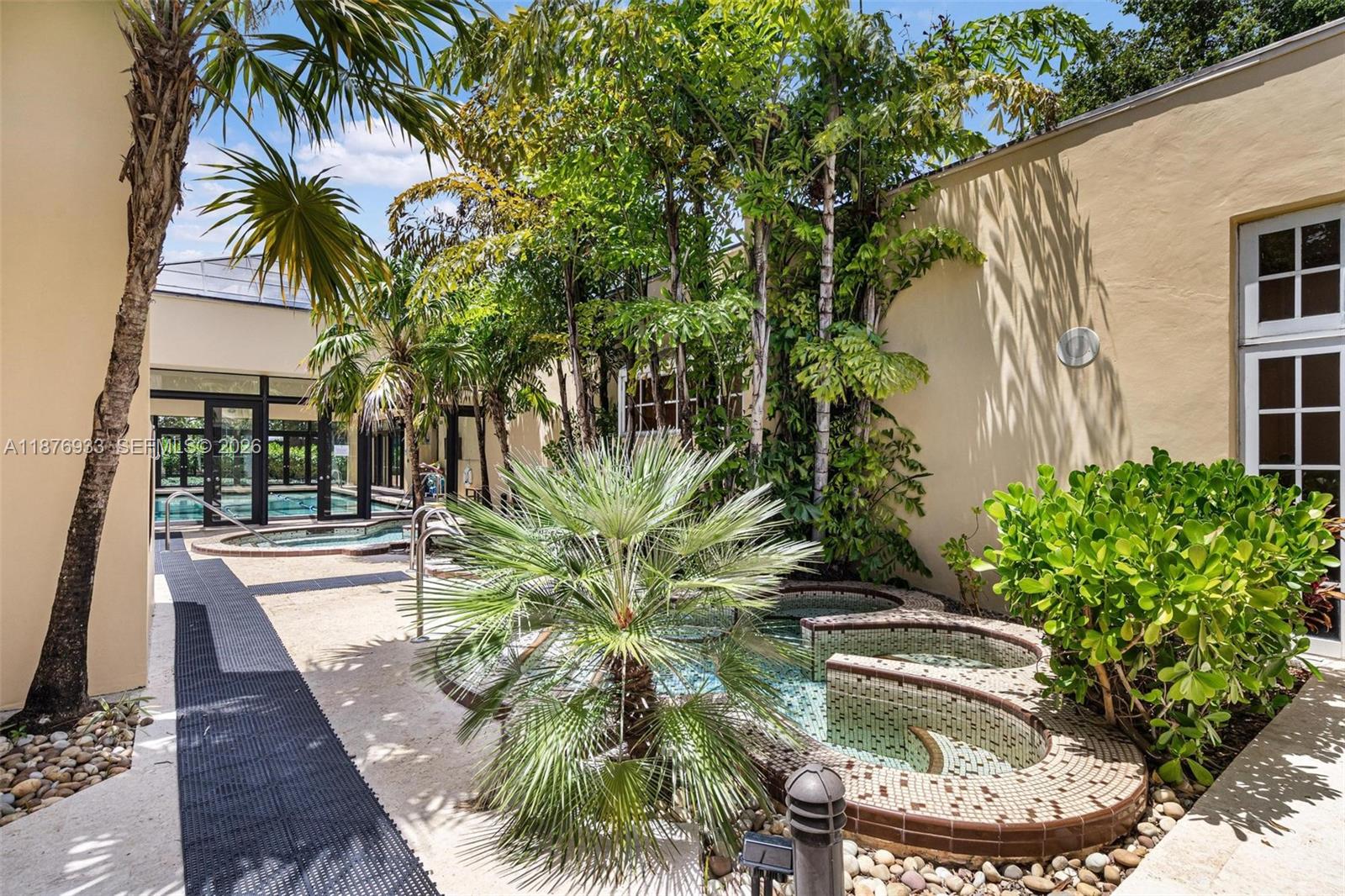 TOWERS OF QUAYSIDE CONDO - Residential