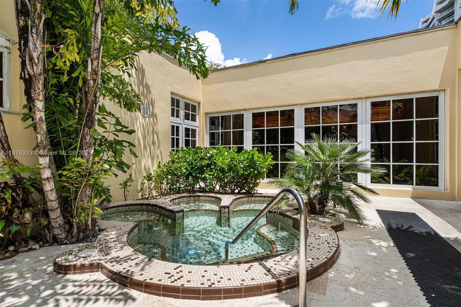 TOWERS OF QUAYSIDE CONDO - Residential