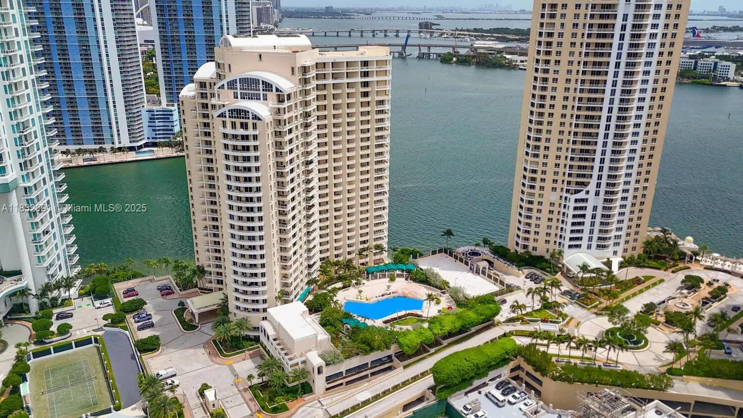 Miami, Florida 33131, United States, 3 Bedrooms Bedrooms, ,3 BathroomsBathrooms,Residential,Active,162564