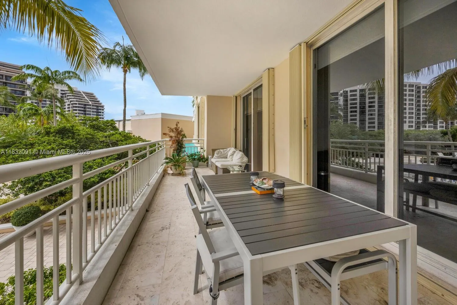 Miami, Florida 33131, United States, 3 Bedrooms Bedrooms, ,3 BathroomsBathrooms,Residential,Active,162564