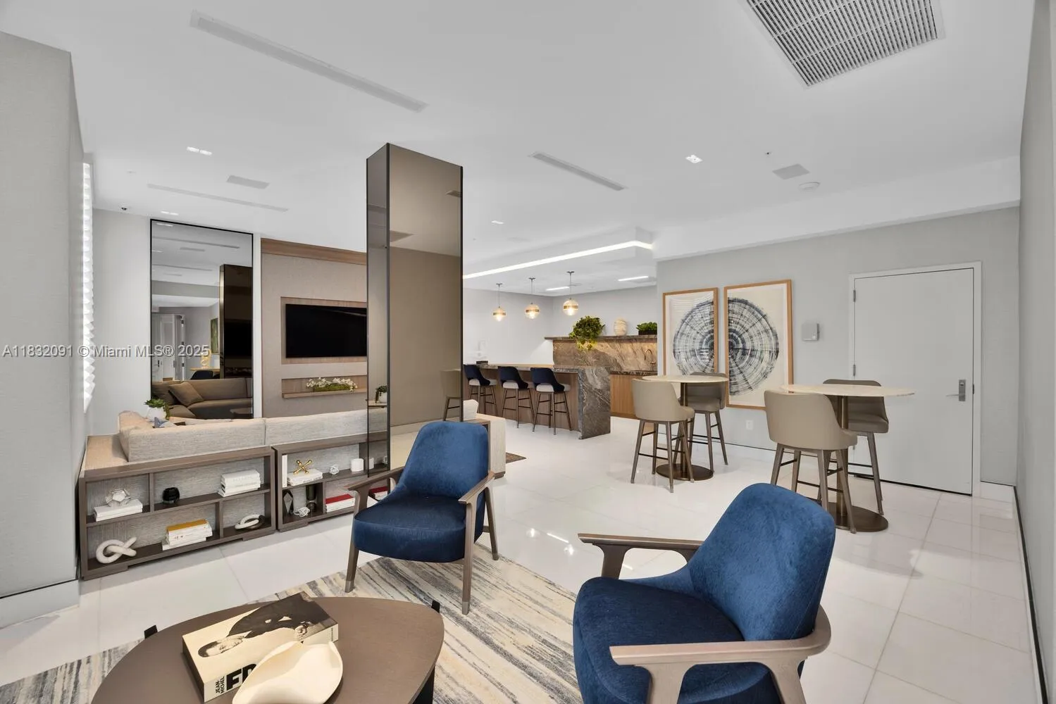 Miami, Florida 33131, United States, 3 Bedrooms Bedrooms, ,3 BathroomsBathrooms,Residential,Active,162564