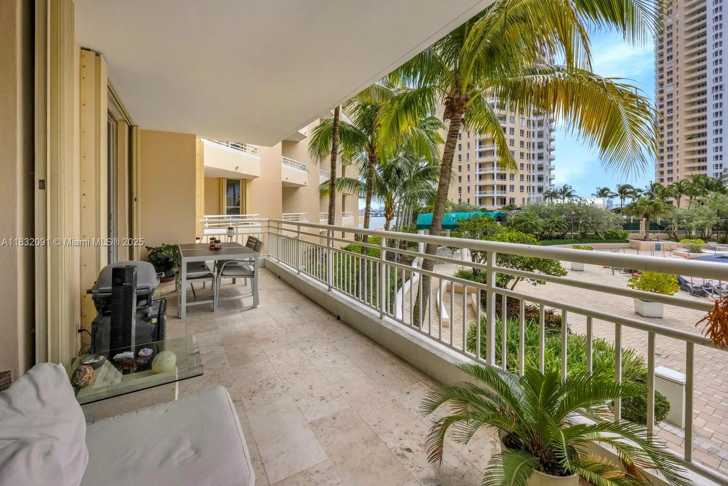 Miami, Florida 33131, United States, 3 Bedrooms Bedrooms, ,3 BathroomsBathrooms,Residential,Active,162564