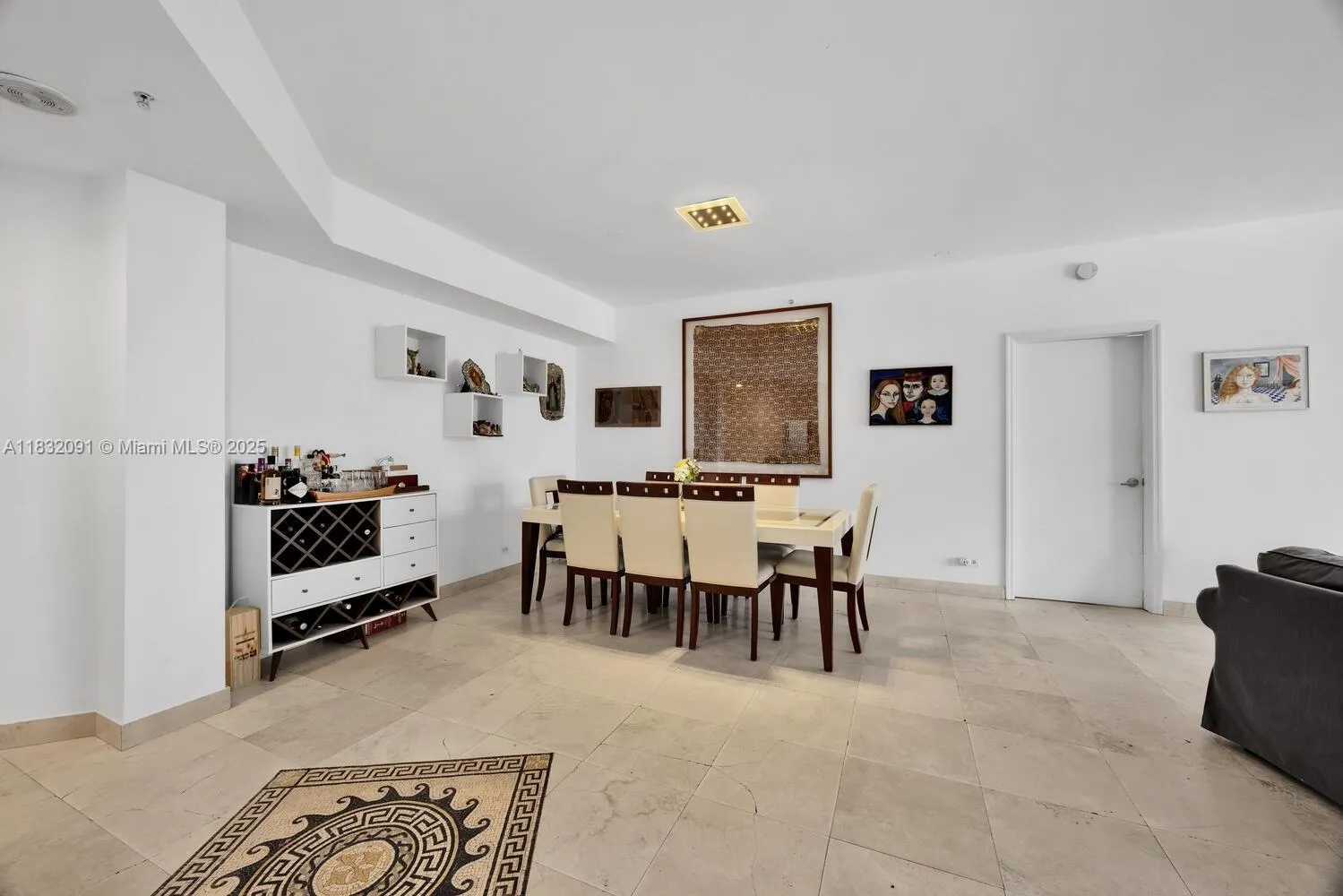 Miami, Florida 33131, United States, 3 Bedrooms Bedrooms, ,3 BathroomsBathrooms,Residential,Active,162564