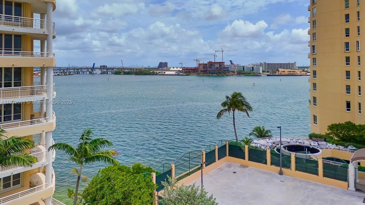 Miami, Florida 33131, United States, 3 Bedrooms Bedrooms, ,3 BathroomsBathrooms,Residential,Active,162564