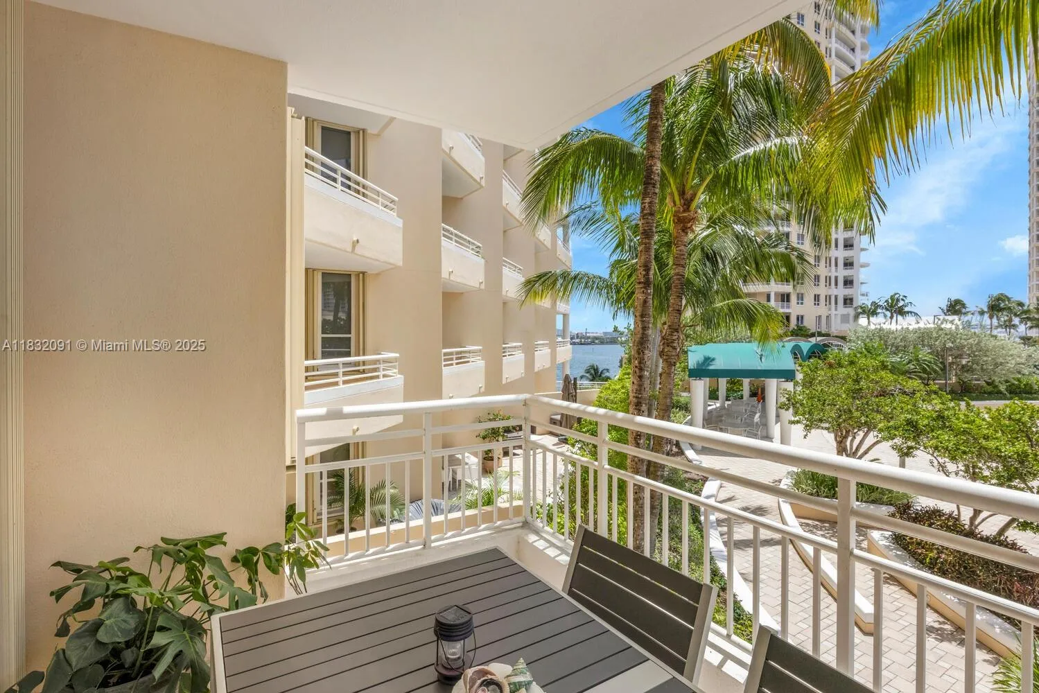 Miami, Florida 33131, United States, 3 Bedrooms Bedrooms, ,3 BathroomsBathrooms,Residential,Active,162564