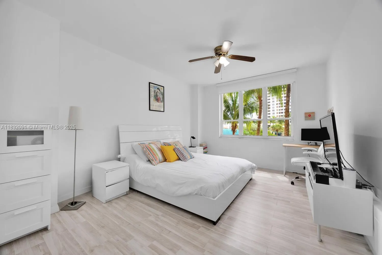 Miami, Florida 33131, United States, 3 Bedrooms Bedrooms, ,3 BathroomsBathrooms,Residential,Active,162564