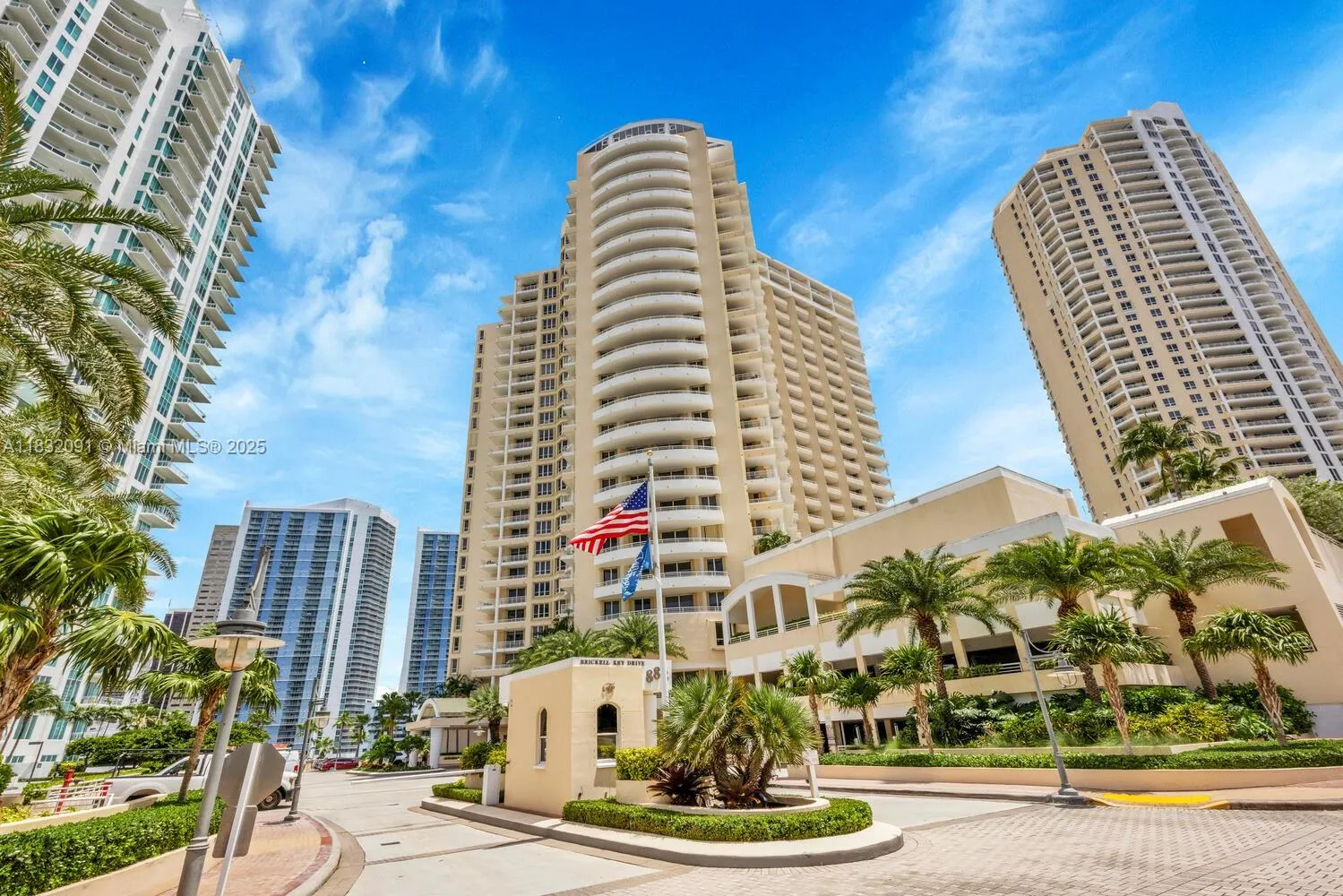 Miami, Florida 33131, United States, 3 Bedrooms Bedrooms, ,3 BathroomsBathrooms,Residential,Active,162564