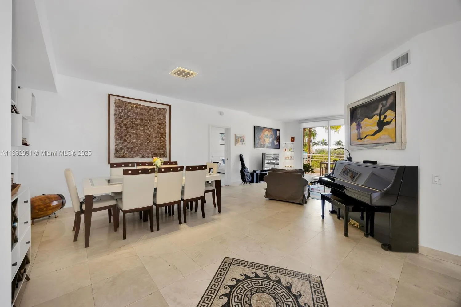 Miami, Florida 33131, United States, 3 Bedrooms Bedrooms, ,3 BathroomsBathrooms,Residential,Active,162564