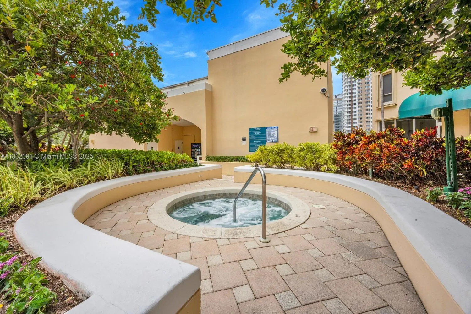 Miami, Florida 33131, United States, 3 Bedrooms Bedrooms, ,3 BathroomsBathrooms,Residential,Active,162564