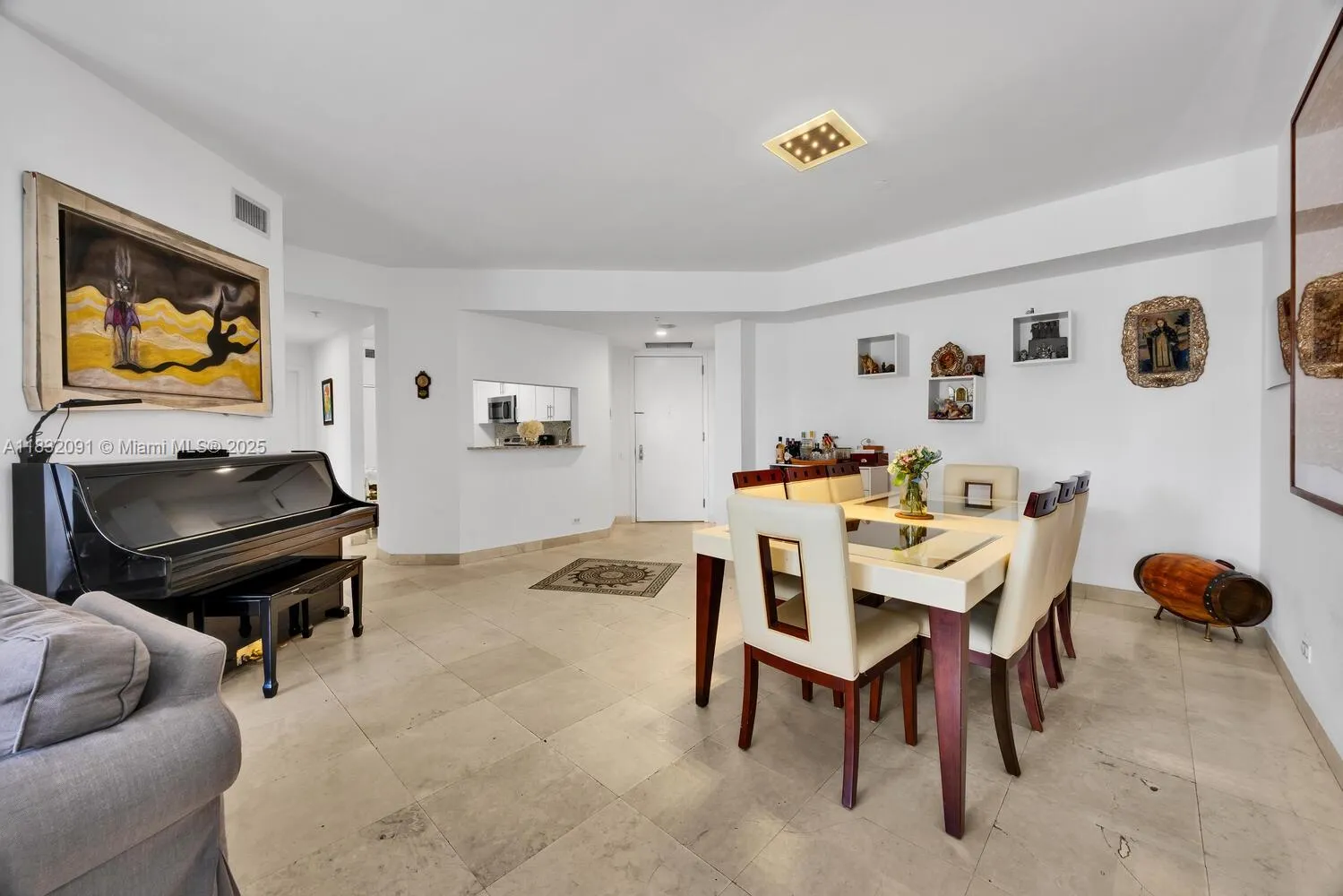 Miami, Florida 33131, United States, 3 Bedrooms Bedrooms, ,3 BathroomsBathrooms,Residential,Active,162564